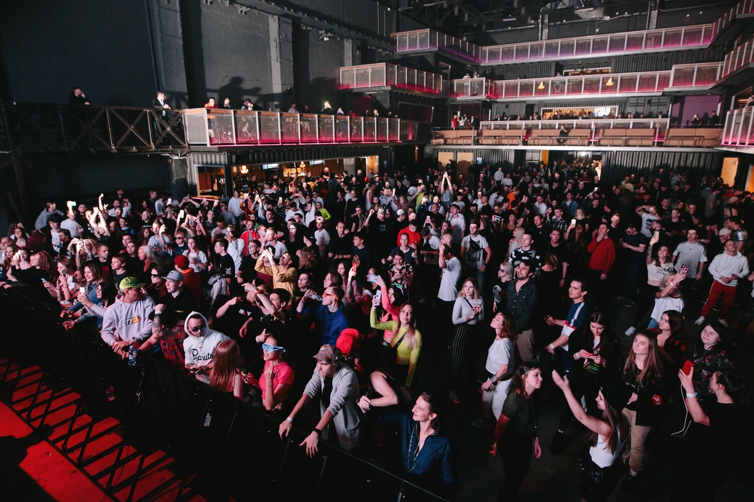 Афиша Клуба 1930 в сентябре: громкие премьеры и живые легенды на одной сцене!